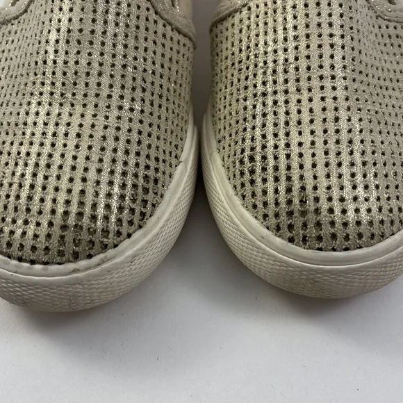 Cat and Jack Size 11 Girls Metallic Gold Slip Ons - Picture 4 of 11